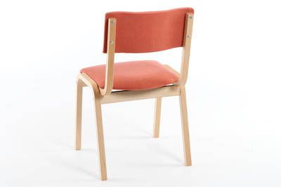 Holzstühle mit Sitz- und Rückenpolster